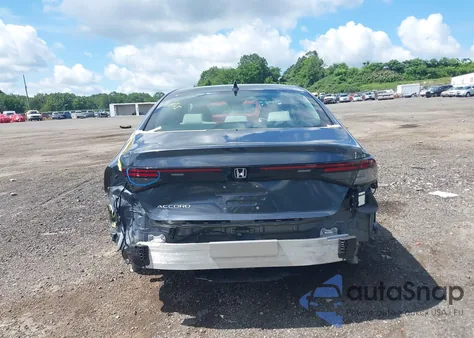 2024 Honda Accord Ex z USA, uszkodzony, nr VIN 1HGCY1F32RA093111